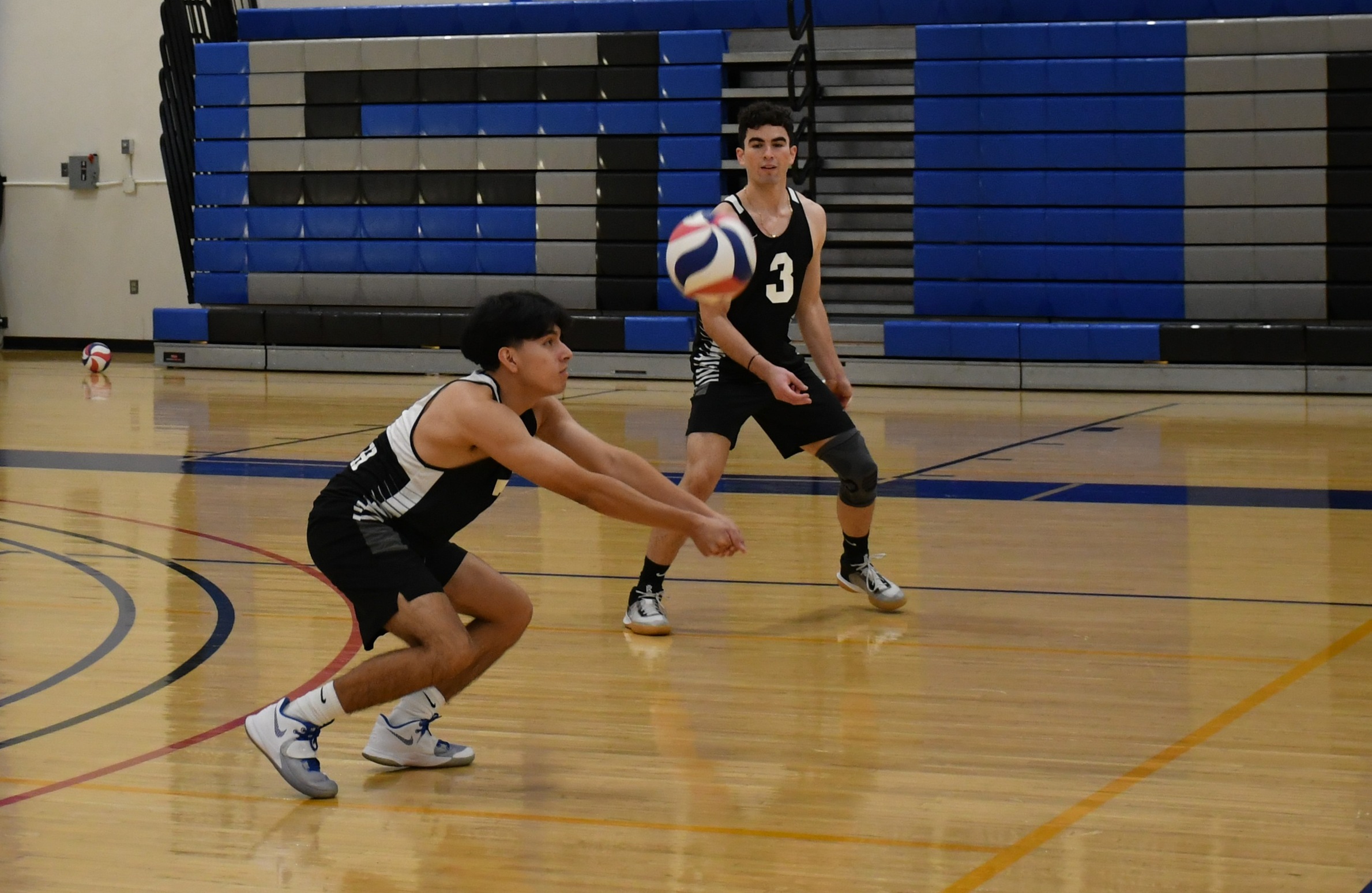 SMCC Men's Volleyball Forces Fifth Set in Season Opener