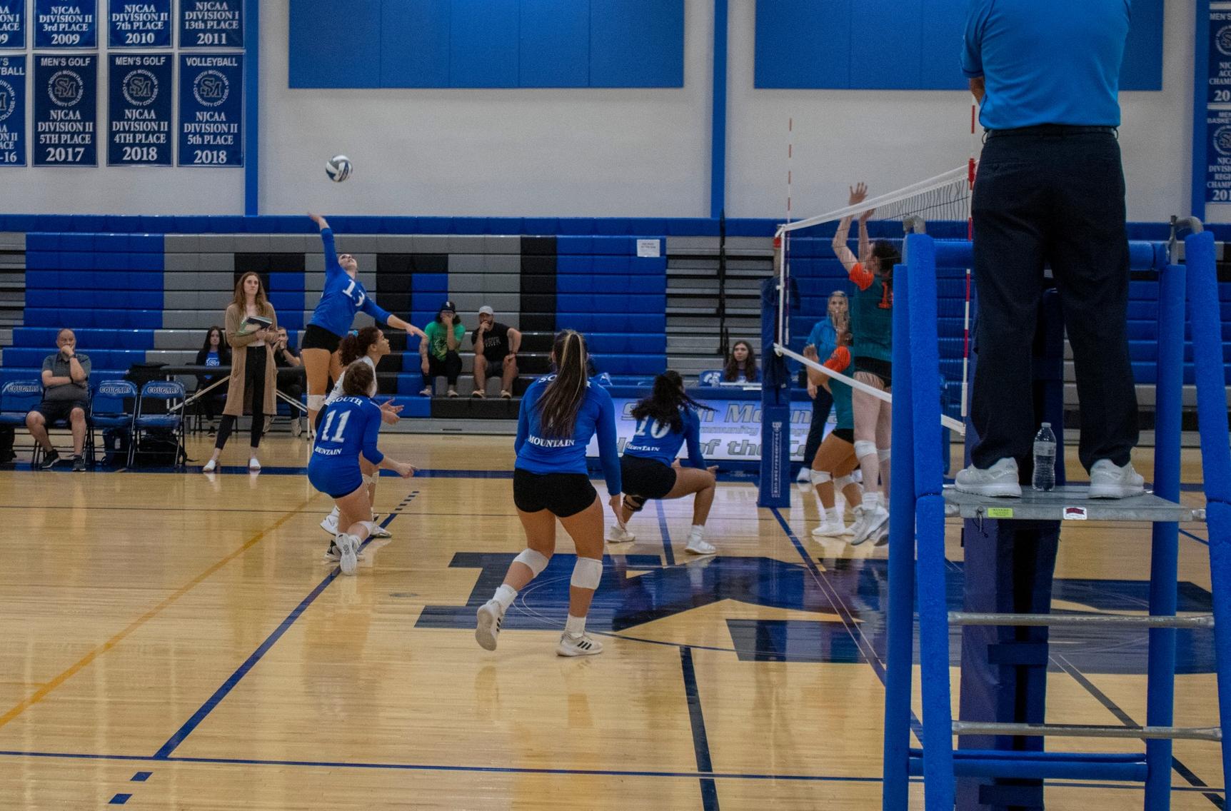 Cougar Women's Volleyball Hangs On to Defeat Park-Gilbert